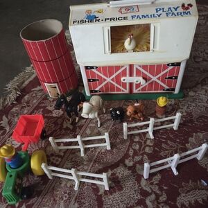 Fisher-Price Family Farm Playset with Red Barn and Green Tractor